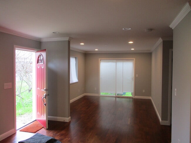 Building Photo - 1472 Hervey Ln