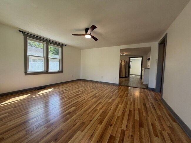 Building Photo - 149 Maple Ridge Rd