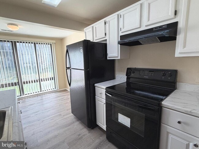 Building Photo - 18131 Chalet Dr