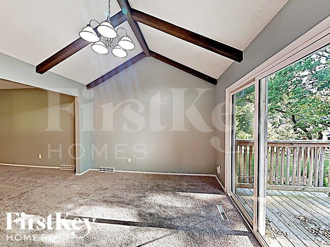 Foto del edificio - 5906 NW Walnut Creek Dr