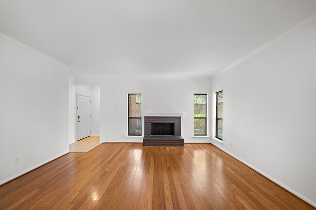 Foto del edificio - 714 Bering Dr