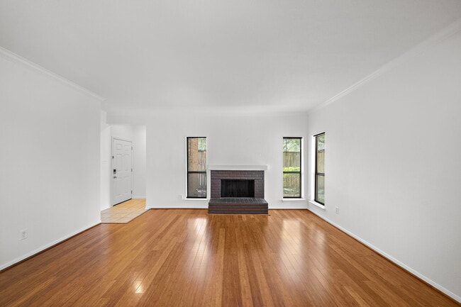 Building Photo - 714 Bering Dr
