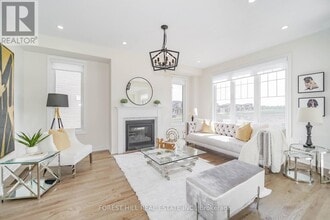 Building Photo - 29 Kingsbury Trl