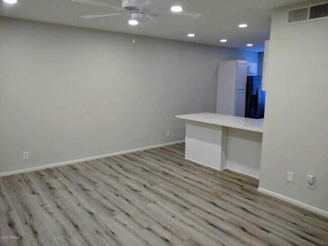 Foto del edificio - 721 E Montebello Ave