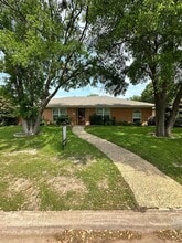 Building Photo - 502 Spring Willow Dr