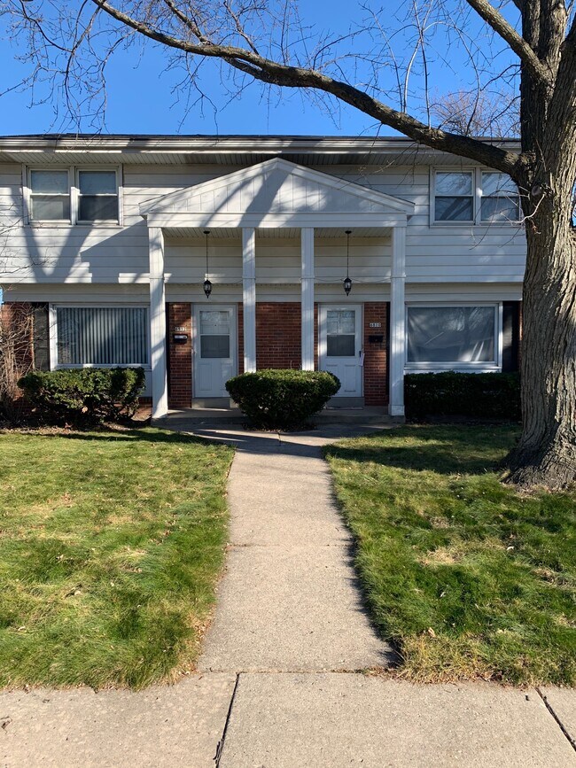 Building Photo - 6810 W Acacia St