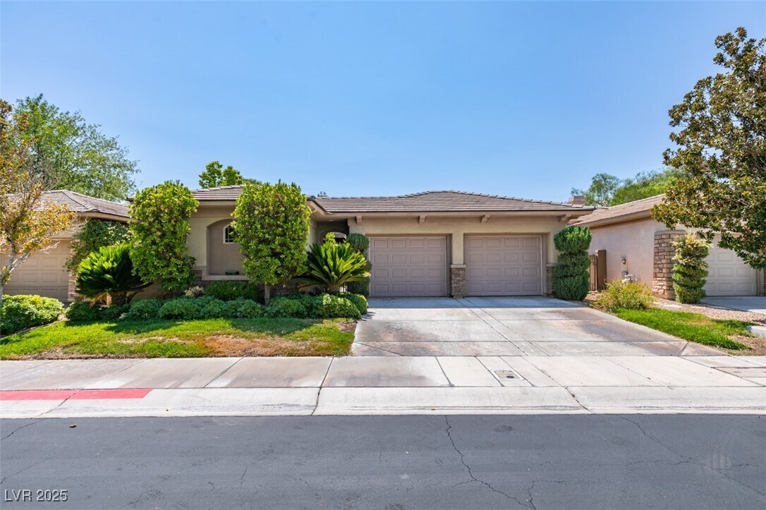 Primary Photo - 46 Fountainhead Cir