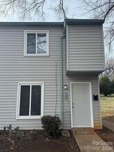 Building Photo - 2022 Harvest Ln