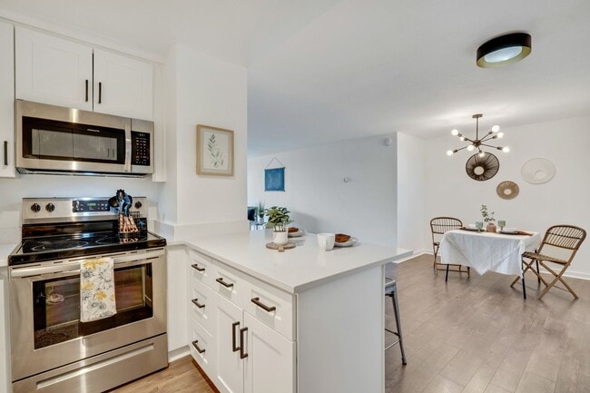 Building Photo - Renovated Apartment with HUGE Deck!