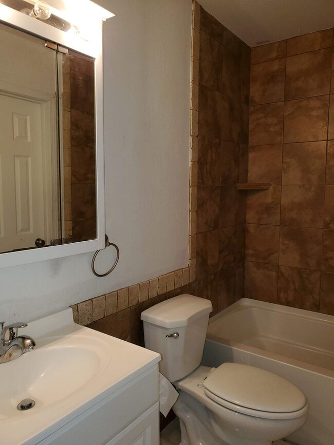 Building Photo - 2124 Kirby Smith Dr