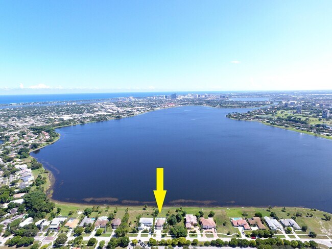 Building Photo - 3712 N Shore Dr