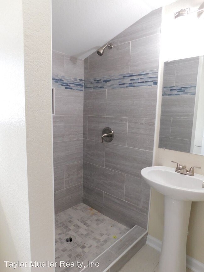 Foto del edificio - 3 br, 2 bath House - 105 E Cypress St