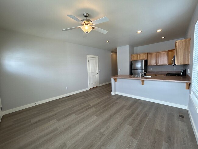 Foto del edificio - 1039 NE Watt Way