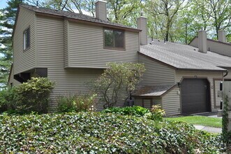 Building Photo - 8 Sycamore Ln