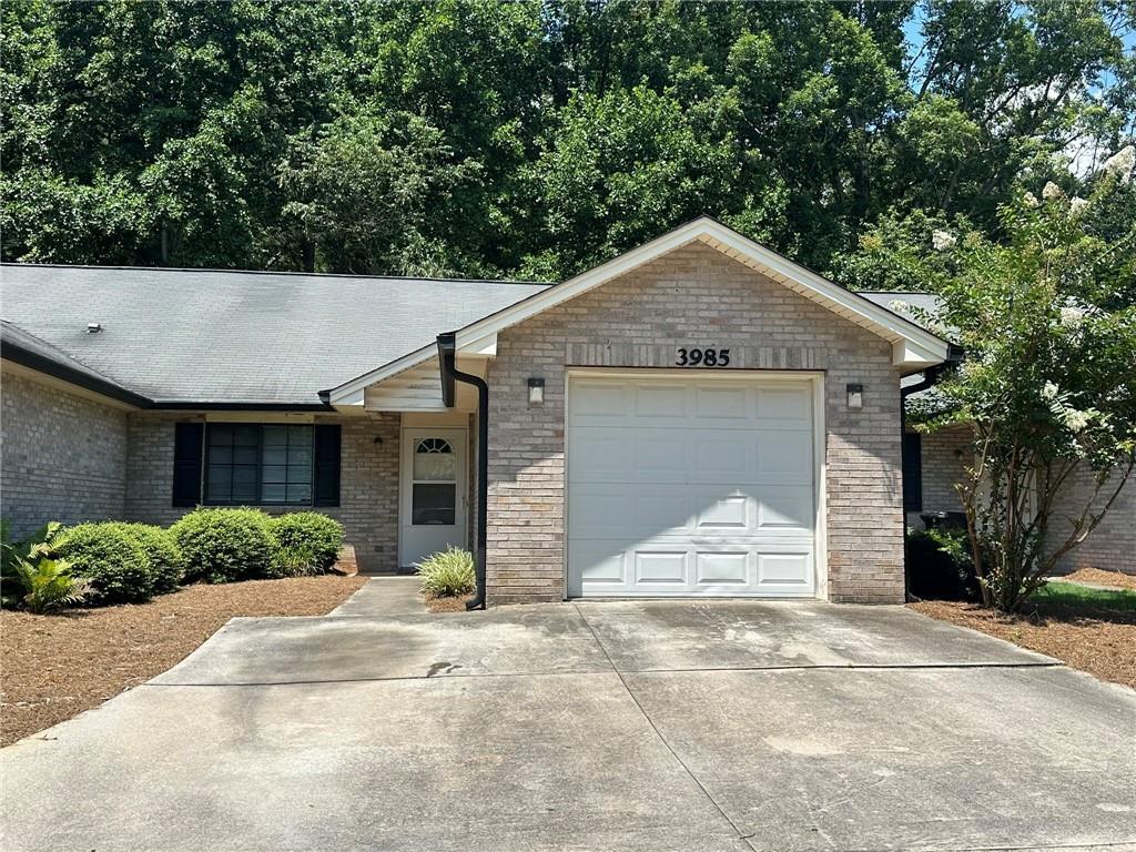 Foto principal - 3985 Hidden Hollow Dr