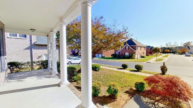 Foto del edificio - 850 Cameron Village Dr