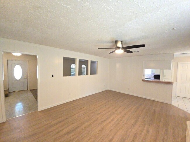 Foto del edificio - 12702 Ravensway Dr