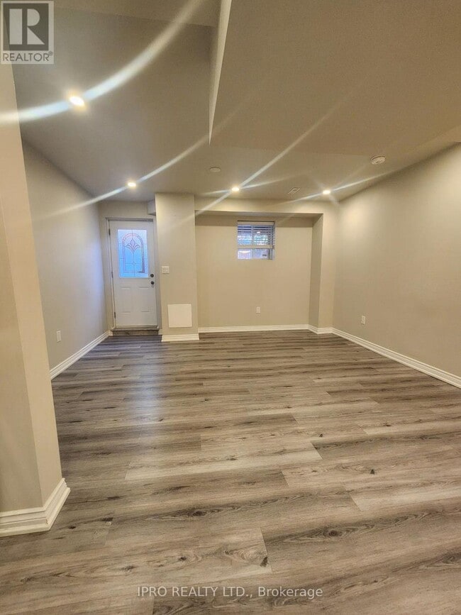 Building Photo - 5853 Whitehorn Ave