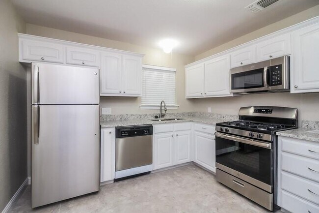 Building Photo - 3031 Touraine Dr
