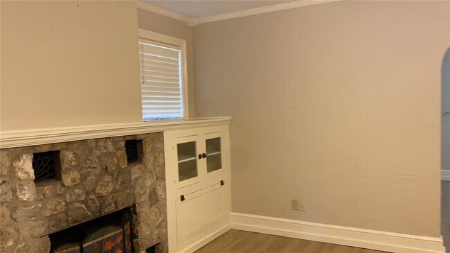 Building Photo - 404 SW 3rd Ave