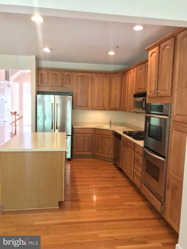 7234 Fair Oak Dr, Hanover, MD 21076 Townhouse for Rent in Hanover, MD