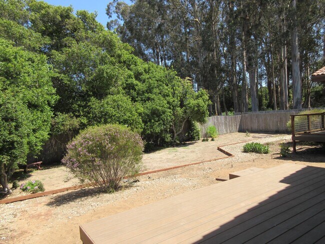 Foto del edificio - Three bedroom, two bath home located on a quiet cul-de-sac in desirable Bay View Heights