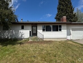 Building Photo - 1319 Cherry Dr
