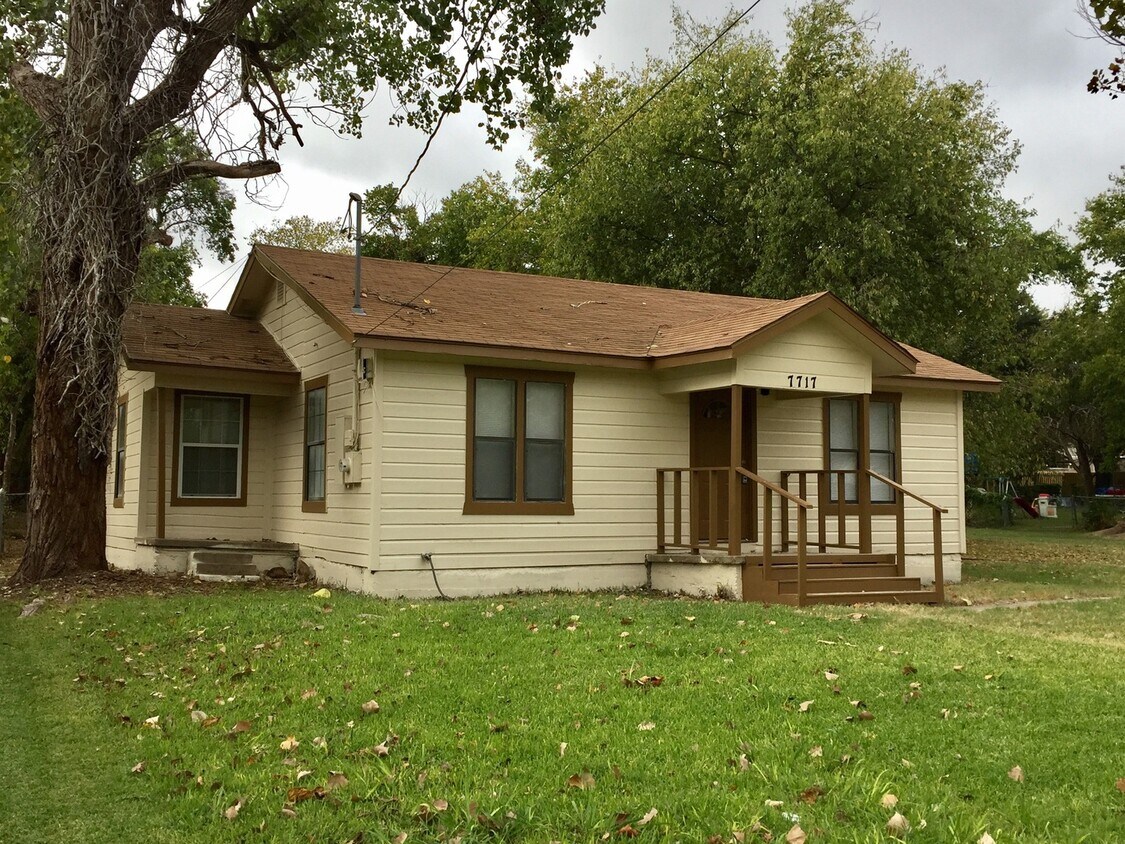 Foto principal - 7717 Corina Dr