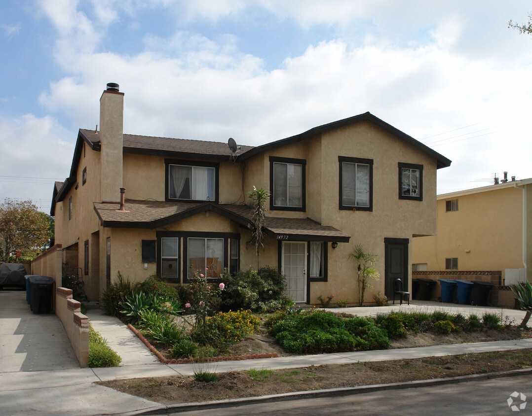 Building Photo - 14932 Van Buren St