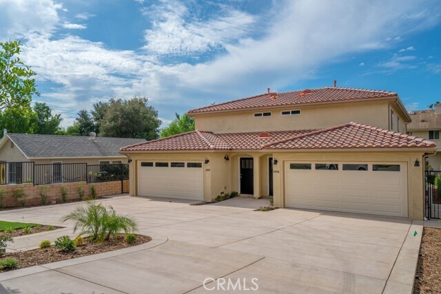 Foto del edificio - 2822 E Hillcrest Dr