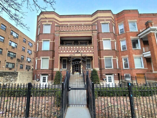 Foto del edificio - 6717 N Sheridan Rd