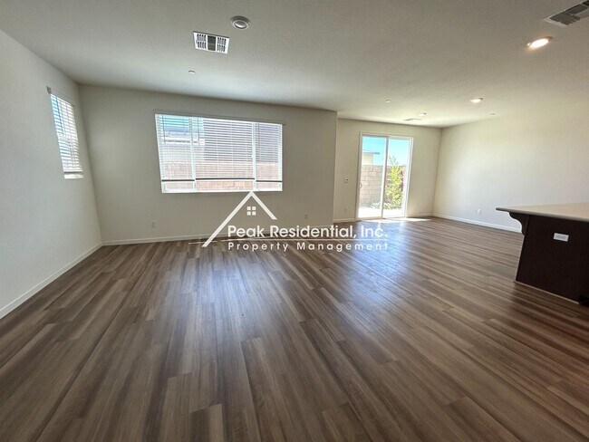 Building Photo - Beautiful Newer Folsom 4bd/2.5ba in Gated Community!