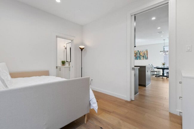 Foto del edificio - 4305 Roseland Ave