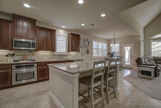 Building Photo - 2046 Sundown Dr