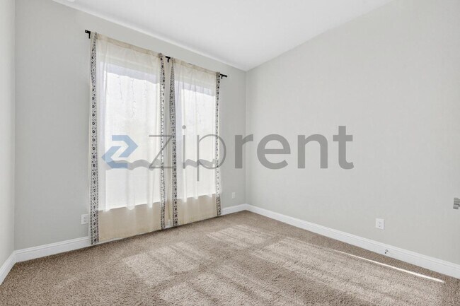 Foto del edificio - 4112 Dunlap Dr