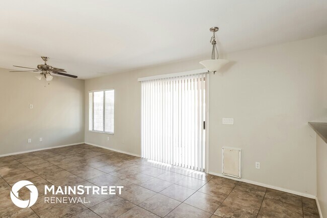 Foto del edificio - 12330 W Valentine Ave