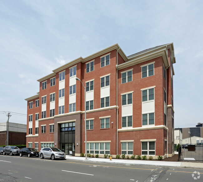 Gateway At 570 Apartments - Bridgeport, Ct 