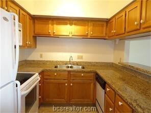 Building Photo - 3122 Camelot Dr