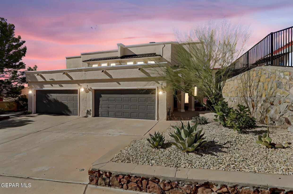 Foto principal - 4717 Excalibur Dr