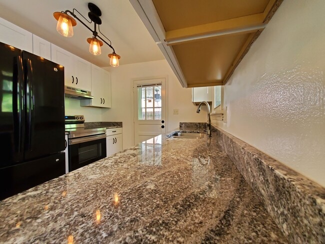 Foto del edificio - 406 Missimer Ln