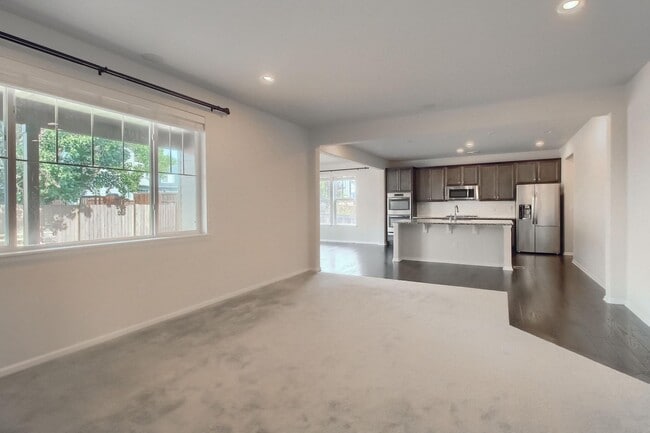 Building Photo - Desirable Thornton Living: Light and Bright 4-Bedroom Home in a Well-Cared-for Neighborhood