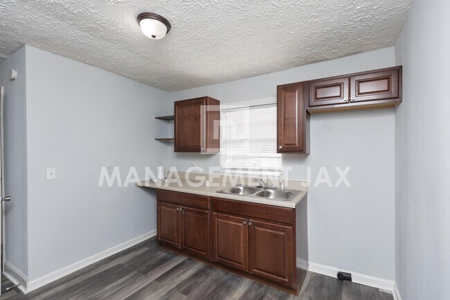 Building Photo - 1336 Golfair Blvd