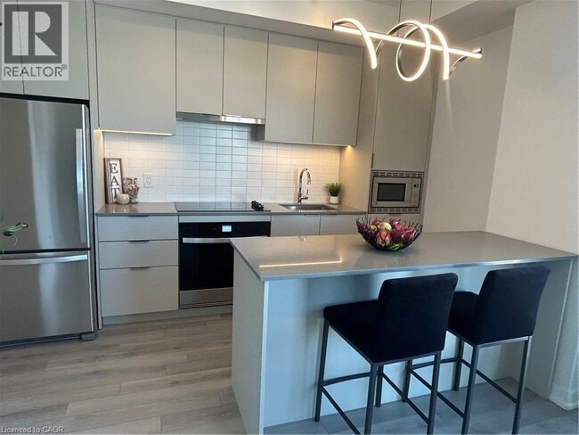 Building Photo - 510-3079 TRAFALGAR Road