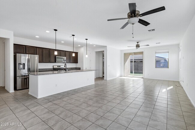 Foto del edificio - 18767 W Solano Dr