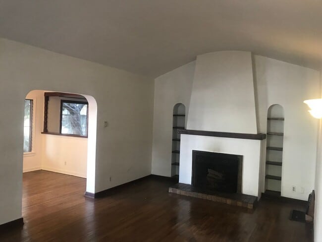 Building Photo - 4450 Avocado St