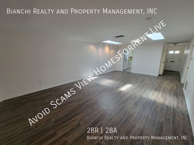 Building Photo - 1657 S Lake Ave