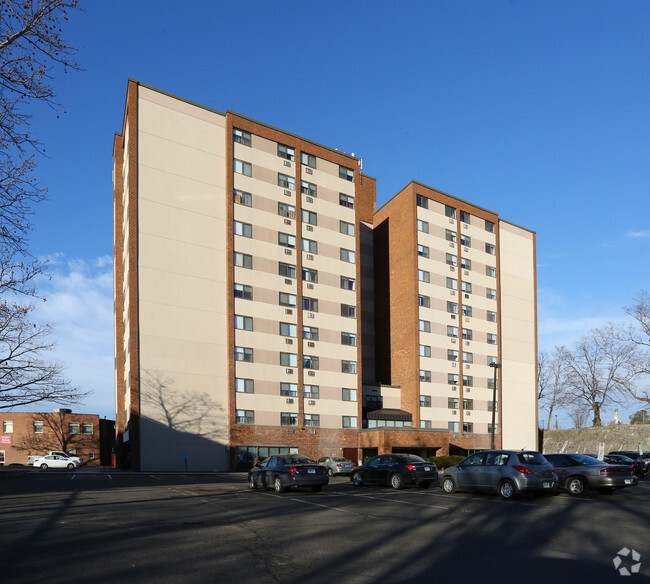 Foto del edificio - Hartford East Apartments