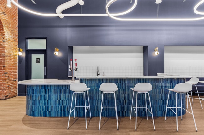 Building Photo - Six Cord