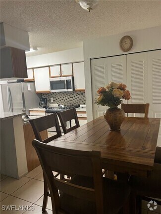 Building Photo - 5331 Summerlin Rd