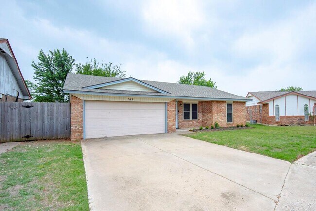 Foto del edificio - 742 W Juniper Dr